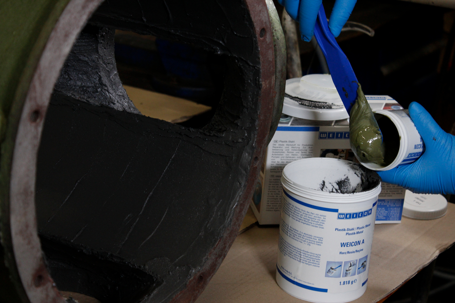 WEICON A steelfilled epoxy resin system for repairs and gapfilling